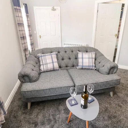 3 Kings Mews * Richmond