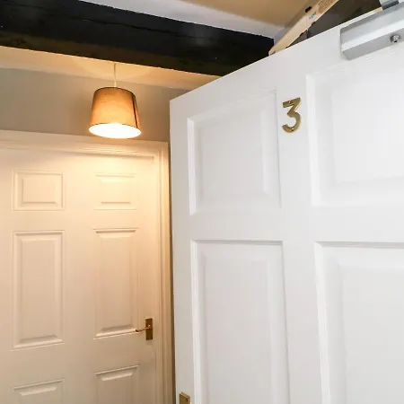 3 Kings Mews