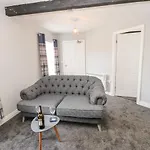 3 Kings Mews Apartment *